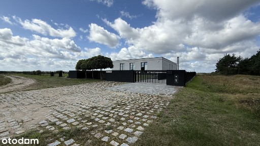 KOMFORTOWY DOM Z BASENEM I GARAŻEM PODZIEMNYM NA 15 AUT