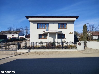 Sprzedam dom piętrowy po generalnym remoncie w 2021r-Krzymów