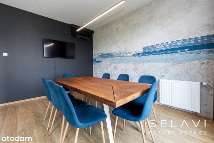 Widokowy apartament z dużymi oknami i tarasem