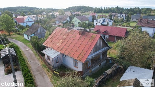 Dom drewniany z zabudowaniami gospodarczymi