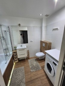 Kawalerka z pół otwartą dodatkową sypialnią z ogrodkiem