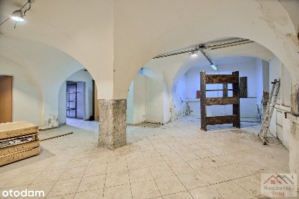 Duży lokal użytkowy w Cieplicach przy głównej ulic
