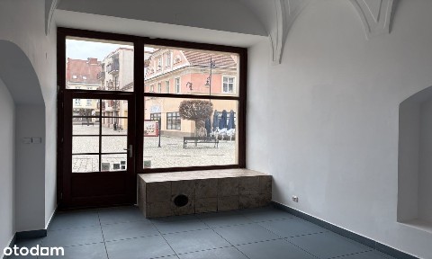 OGŁOSZENIE WYNAJMU LOKALU USŁUGOWEGO OLEŚNICA, RYNEK