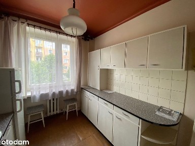 3 pokoje, 1 piętro z balkonem