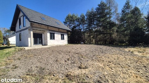 Nowoczesny dom wolnostojący z użytkowym poddaszem
