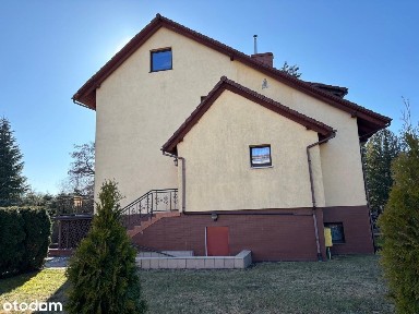 Przestronny bliźniak z piwnicą i garażem