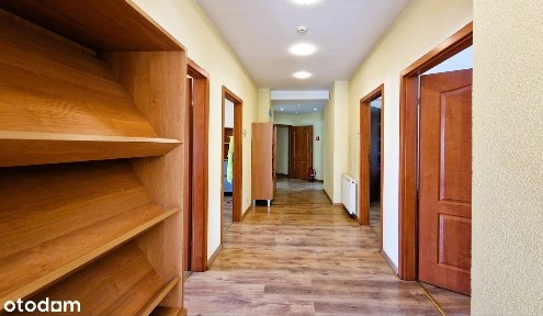 Lokal biurowy w czytelnej lokalizacji, parking, klimatyzacja