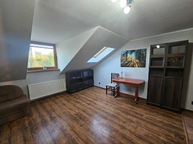 Studio z antresolą w świetnej lokalizacji - ul. Wybickiego