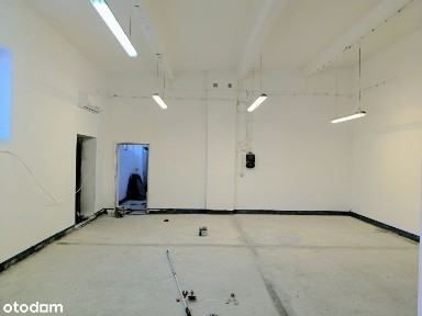 mag. prod.poziom 0;4 bramy;parking