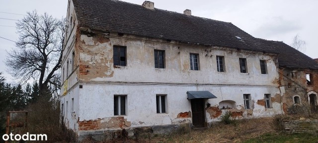 Dom na atrakcyjnych działkach.