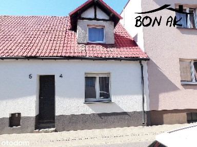 Dom w zwartej zabudowie Wronki