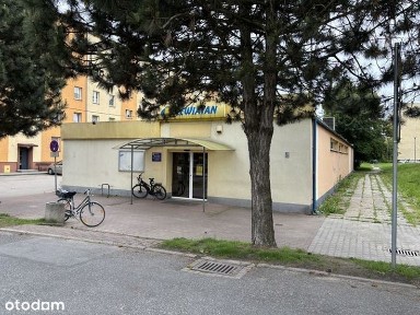 Lokal usługowy na parterze z parkingiem