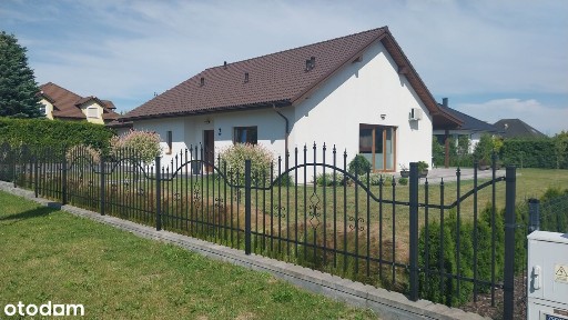 Dom jednorodzinny wolnostojący w Kobylnicy.