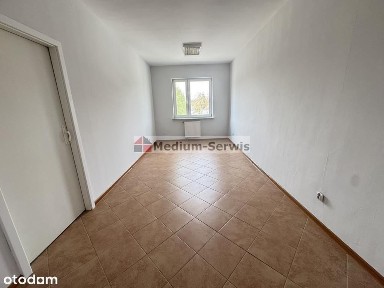 Pokój biurowy poza centrum