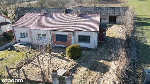 Połowa domu do remontu, duży potencjał.