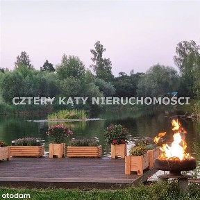 Dom letniskowy przy linii brzegowej z tarasem