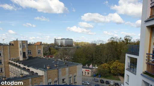 Przestronne mieszkanie z balkonem i parkingiem w centrum