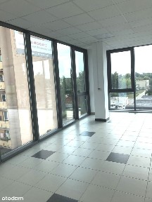 Lokal w centrum b. dużego osiedla mieszkaniowego.