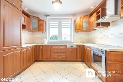 Piękny dom 250 m2, z ogródkiem, 5pokoi, Radom