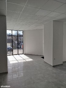 Lokal usługowy w centrum z parkingiem