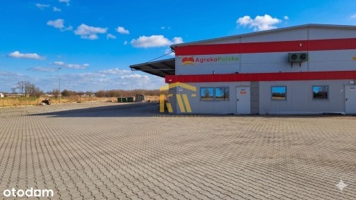 Magazyn z rampami załadunkowymi
