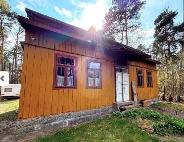 Drewniany dom nad rzeką Luciąża. Duża działka z lasem.Zalew Sulejowski.
