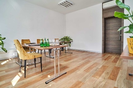 Biuro do wynajęcia 60,79 m² na 1 piętrze - parking i media w cenie najmu!