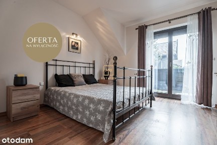 Klimatyczny dwupoziomowy apartament na wynajem
