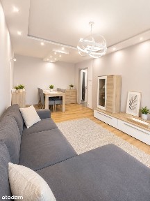 Przestronna kawalerka z oddzielną kuchnią