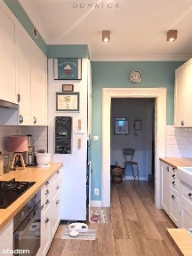 2 duże pokoje, balkon,1 piętro. Brak prowizji