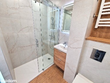 3 niezależne pokoje po generalnym remoncie; balkon; winda