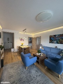 Wygodny apartament z dużym balkonem w budynku z windą.