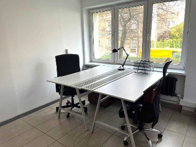 Oddzielne biuro serwisowane w Katowicach na parterze /parking/kuchnia