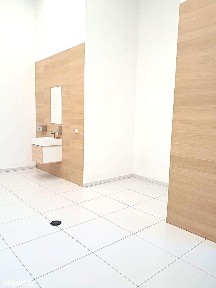 Gotowy lokal usługowy z łazienką i prysznicem