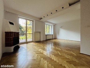 Dom z tarasem i ogrodem na Saskiej Kępie | Garaż w