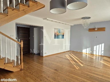 Dwa piętra na Nowym Mieście | 3 sypialnie + salon z jadalnią
