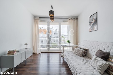 2 pokoje, duży nasłoneczniony balkon