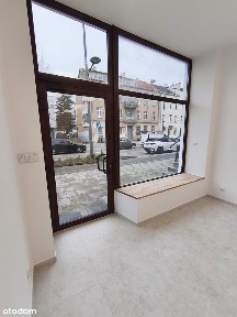 Lokal usługowy 43 m² Witryna, Wejście z ulicy, Po Remoncie, Przystanek