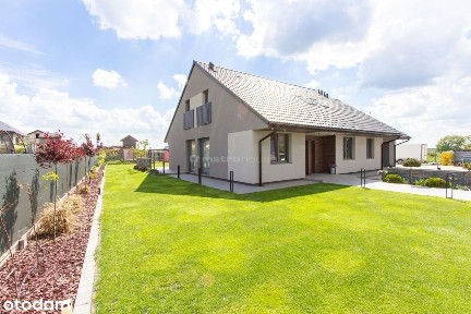 Nowoczesny dom z dużą działką w Marcelinie