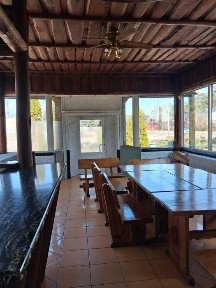 Domek gastronomiczny z papierami sanepidowskimi