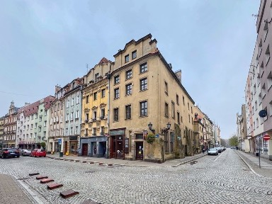 Narożna kamienica przy ul. Długiej 6 - Trybunalskiej 1