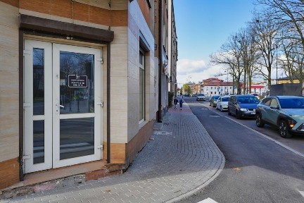 Lokal usługowy w świetnej lokalizacji - róg Floriańska i 3 Maja