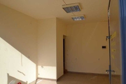 Parterowy Lokal Usługowo-Handlowy 26 m² z Witryną i Reklamą