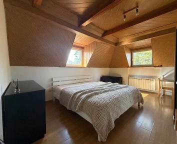 Przestronny dom w Piasecznie (dzielnica Zalesie Dolne)- zielona leśna okolica pod Warszawą