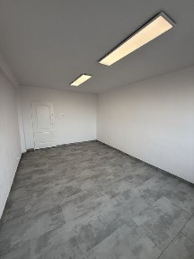 Jasne biuro z parkingiem - super cena 34 zł/m²