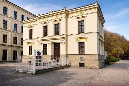 Funkcjonalna willa na wynajem - parking - centrum miasta - 610,66 mkw.
