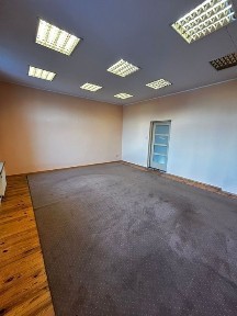 Wynajem biura Lokal usługowy gabinet 30m2 z kosztami plus duży parkin