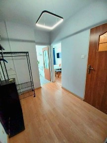 Przyjemna Kawalerka z odrebną kuchnią. Os. Bukowe.