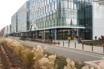 Wynajem biura we Wrocławiu: Prywatna 1-osobowa powierzchnia biurowa w prestiżowej lokalizacji Spaces Wroclavia.