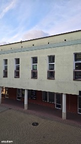 Duży lokal w centrum handlowym.